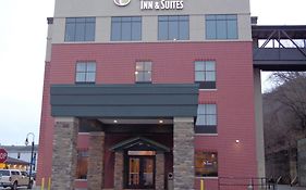 Cobblestone Inn & Suites - Marquette